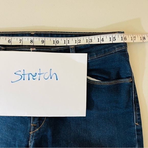 Levi’s Hi-Rise Denim Shorts Women Size 31 Blue Pockets Stretch - Picture 9 of 13